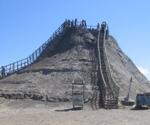 Santa Catalina de Alejandría: Volcán del Totumo.  Fuente: www.panoramio - Foto por Martino Fani